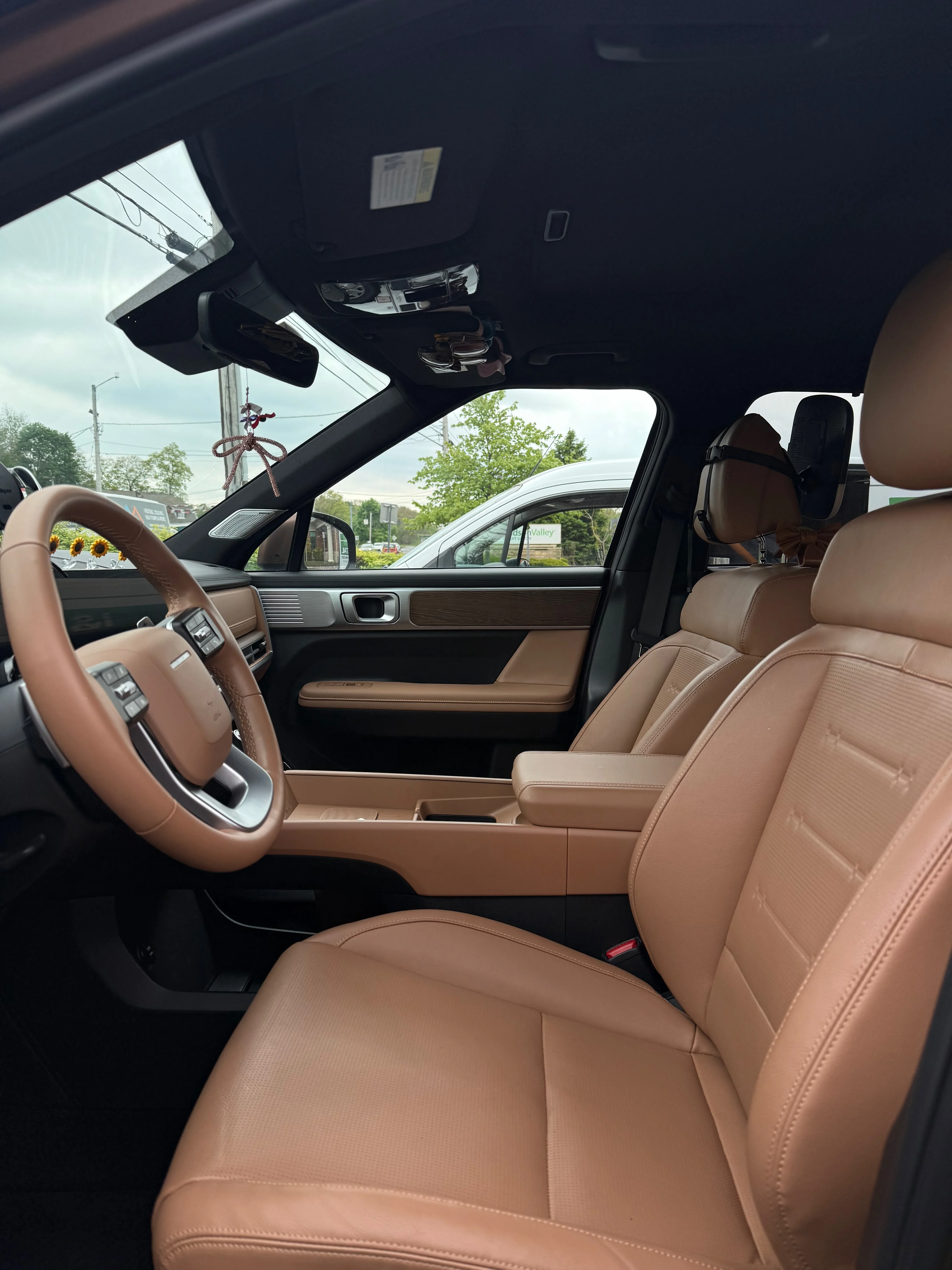 Car detailing before and after photo 26 — M&L Detail gallery